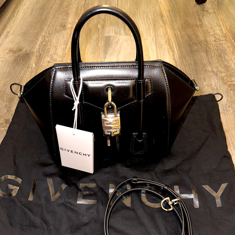 GIVENCHY Antigona Lock Shoulder Bag in Calf Leather